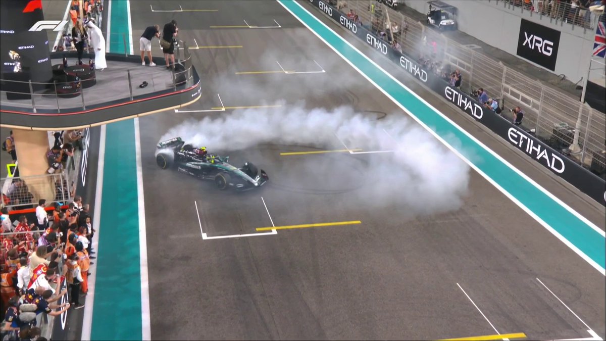 Lewis' final moments in a Mercedes 🍩😭