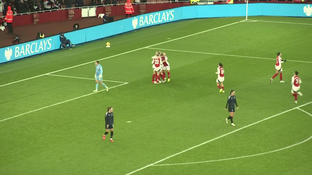 Blackstenius pokes home a brilliant ball from McCabe! 🤩 #BarclaysWSL Arsenal Women