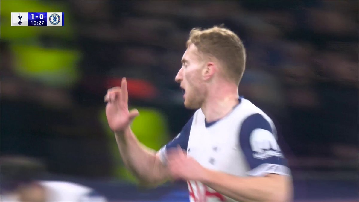 Cucurella slips AGAIN and Kulusevski doubles Tottenham's lead! 🤯 The Chelsea defender immediately runs off the pitch to change his boots 🫣