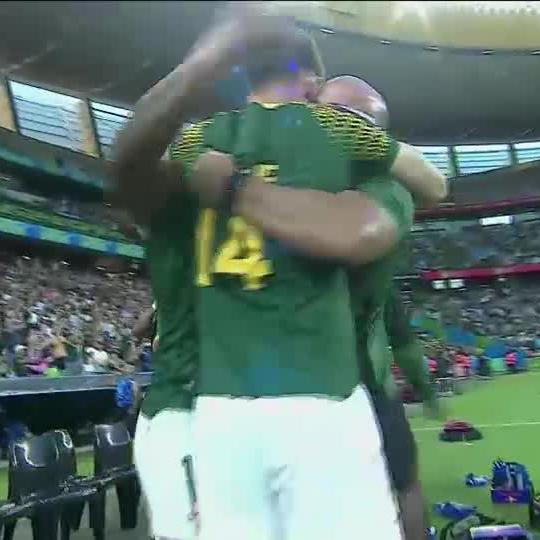 Scenes at the final whistle as the Springbok Sevens end a nine-year wait to win at home 🏠🏆 #HSBCSVNS | #HSBCSVNSCPT