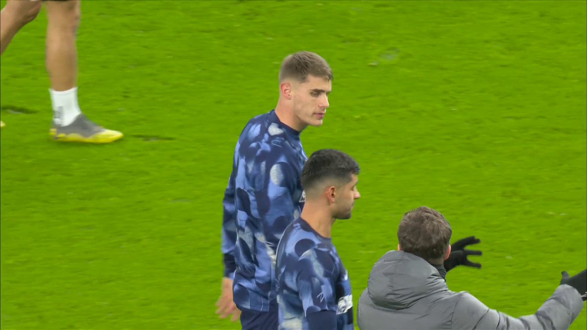Spurs training for their high line before the game 😂😂😂 #TOTCHE