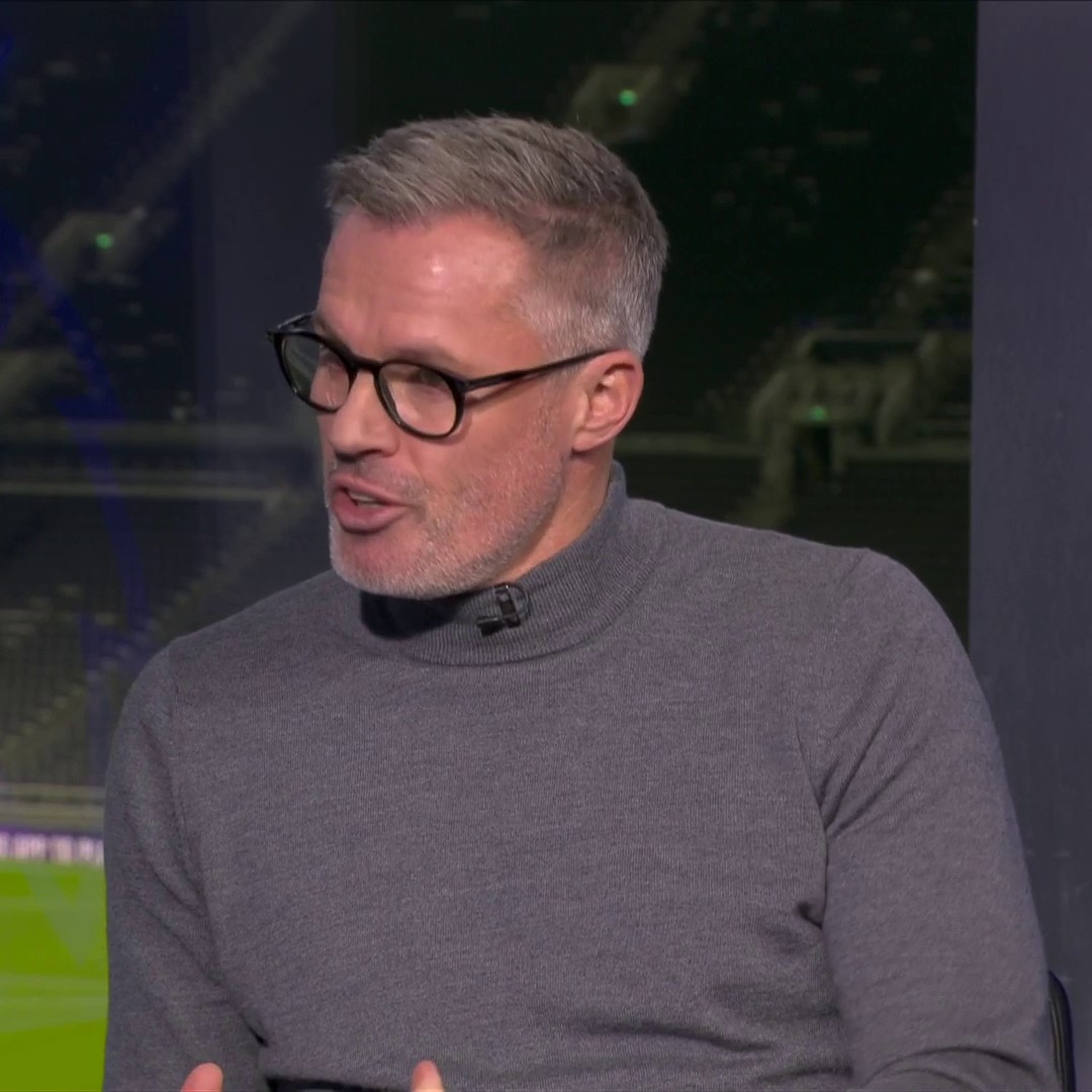 "I wake up every morning, and if the sun's shining I put a pair of trainers, shorts and a t-shirt on - but if it's raining, you put your coat on!" ☀ Jamie Carragher has an analogy for Ange Postecoglou's in-game management style 👇