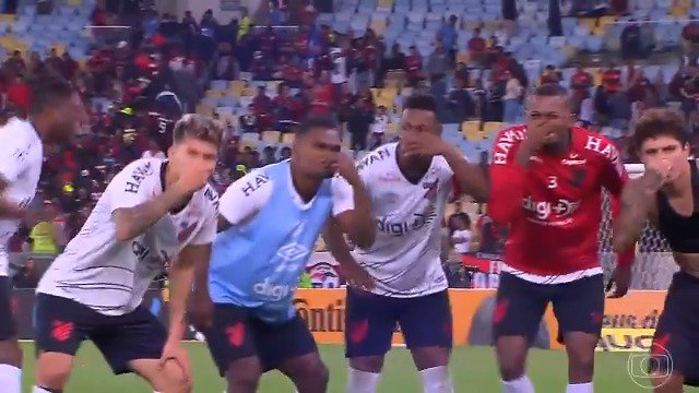 - 🚨 vai lá Athletico Paranaense faz o cheirinho para o Flamengo de novo. apodreçam amargamente na série 🅱️