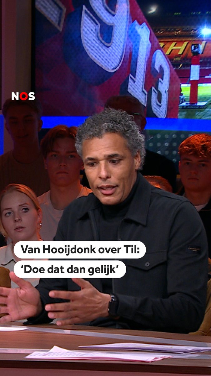 Pierre van Hooijdonk reageert bij Studio Voetbal op de reactie van PSV na zijn uitlatingen over PSV'er Guus Til. "PSV heeft heel spastisch gereageerd op situatie Til." Meer: