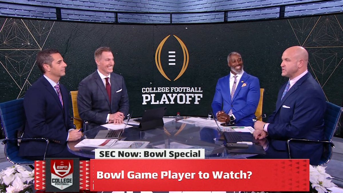 Player you’re most excited to watch this bowl season 👀 🏈 Chris Doering: LaNorris Sellers 🏈 Roman Harper: LaNorris Sellers 🏈 Cole Cubelic: Dylan Stewart South Carolina Football 🍿