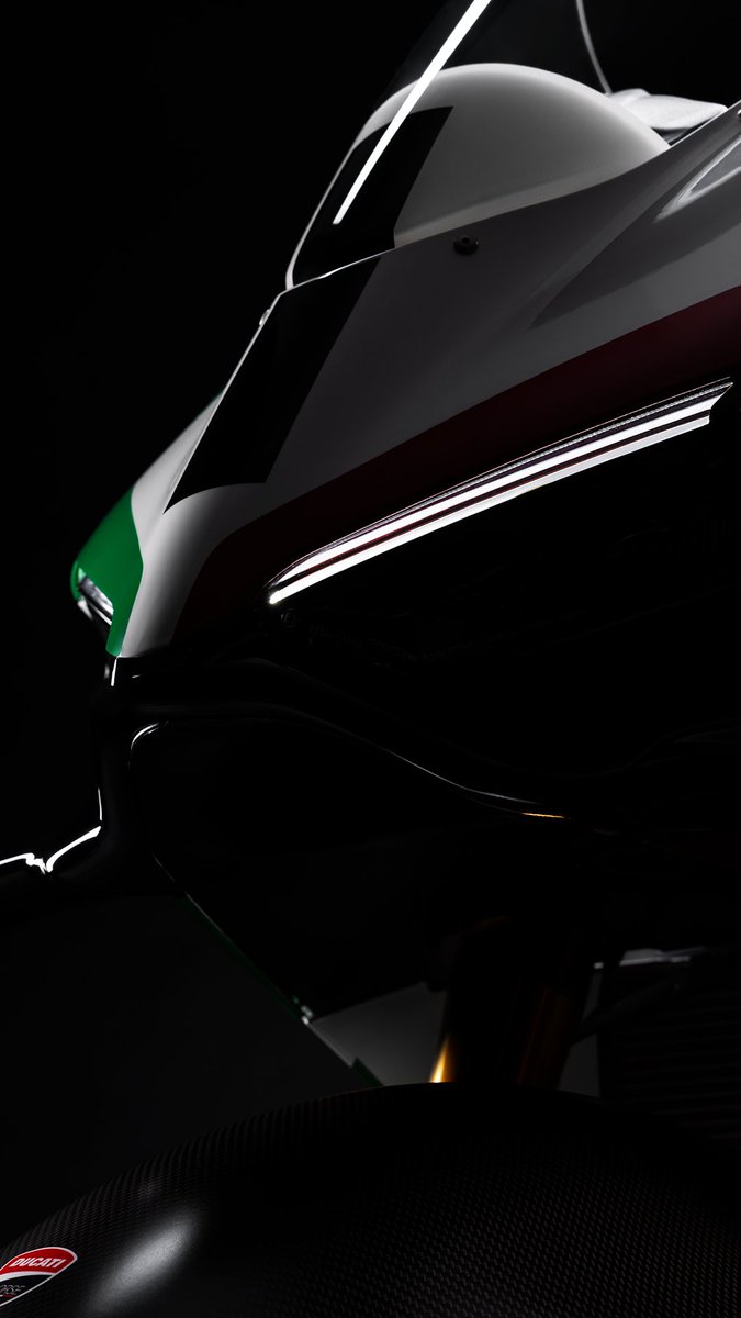 A celebration of Italian style and excellence 💚🤍❤️ 🏁 The new Panigale V4 Tricolore is a tribute to the seventh generation in the history of Ducati supersport bikes. #PanigaleV4Tricolore #Ducati #Italia