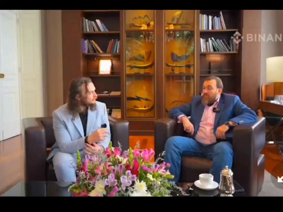 🚨BREAKING: Cardano $ADA Founder Charles Hoskinson says: "we had technical and business discussions with David Schwartz and Brad Garlinghouse. #RLUSD is a major win for $XRP. I want $RLUSD to succeed on XRP. Part of the discussion was to see if we can bring RLUSD to Cardano.