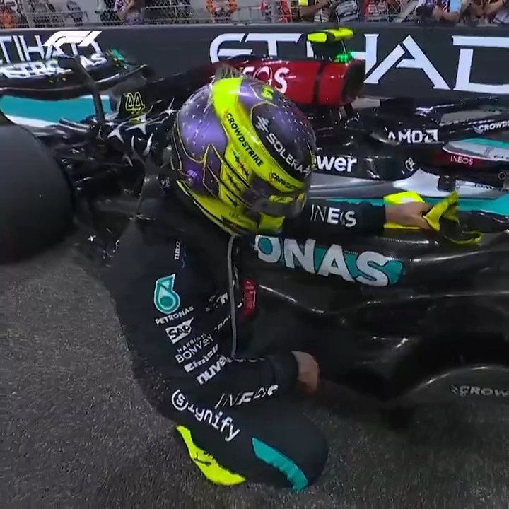 "A stint that rewrote the record books" ✍️ We can all relate to Toto's smile as Lewis got his final donuts in a Mercedes 🥹 #F1 #AbuDhabiGP