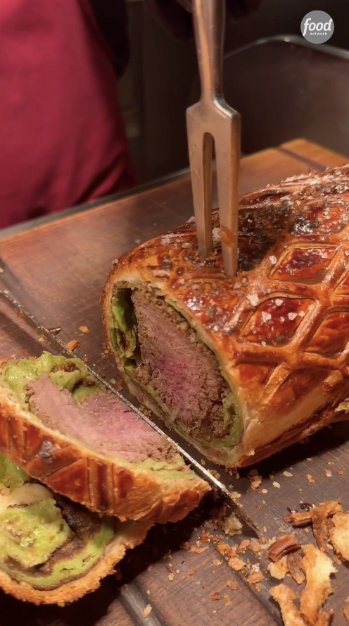 .TheGroveHotel has one of the BEST buffets in Europe, and it's a must-visit if you're heading to the UK for the Warner Bros. Studio Tour London — The Making of Harry Potter! 🤩 You can visit the iconic sets where we filmed Harry Potter: #WizardsOfBaking. Catch a new episode Thursday @ 8|7c!