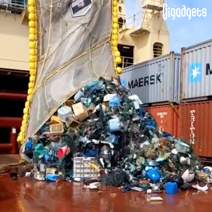 This U-shaped floating barrier scoops up trash in the Pacific Ocean. The Ocean Cleanup deployed their System 002 in the Great Pacific Garbage Patch in 2021. #gigadgets #oceanconservation #lessplastic #motherearth #oceancleanup