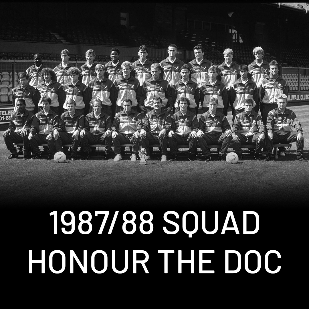 💙 The #Millwall squad of 1987/88 honour their manager, John 'The Doc' Docherty.