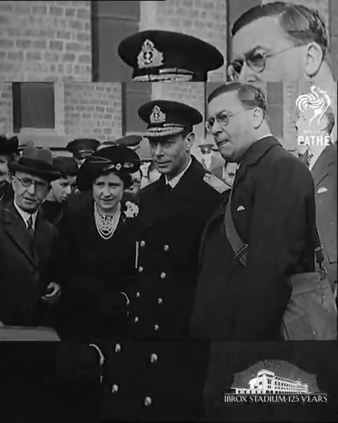 🇬🇧 A Royal Visit in 1941 | #Ibrox125 👑 King George VI and Queen Elizabeth watch a Civil Defence display at Ibrox in the midst of World War II. ⛑️ Over 1,600 people representing the Home Guard, fire brigade, Red Cross, the women’s police corps and other organisations joined.