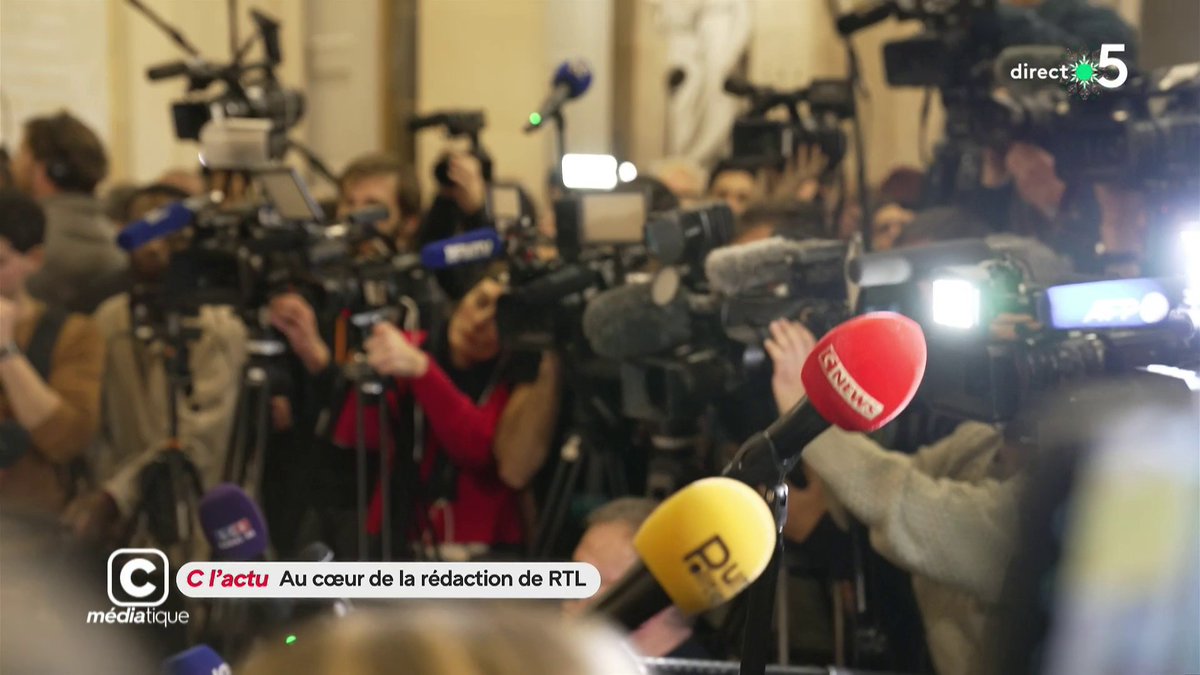 Immersion avant motion ! Nos caméras ont suivi Ies journalistes du service politique de RTL le jour de la censure. Un moment historique capturé par fx rigot 🎥