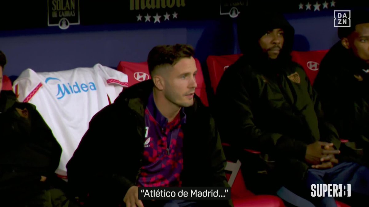 "Porque luchan como hermanos..." ❤️ Su corazón no olvida. Hoy viste otra camiseta, pero Saúl siente el Atlético de Madrid bien dentro ✨ Hasta el punto de arrancarse con el himno #Super8