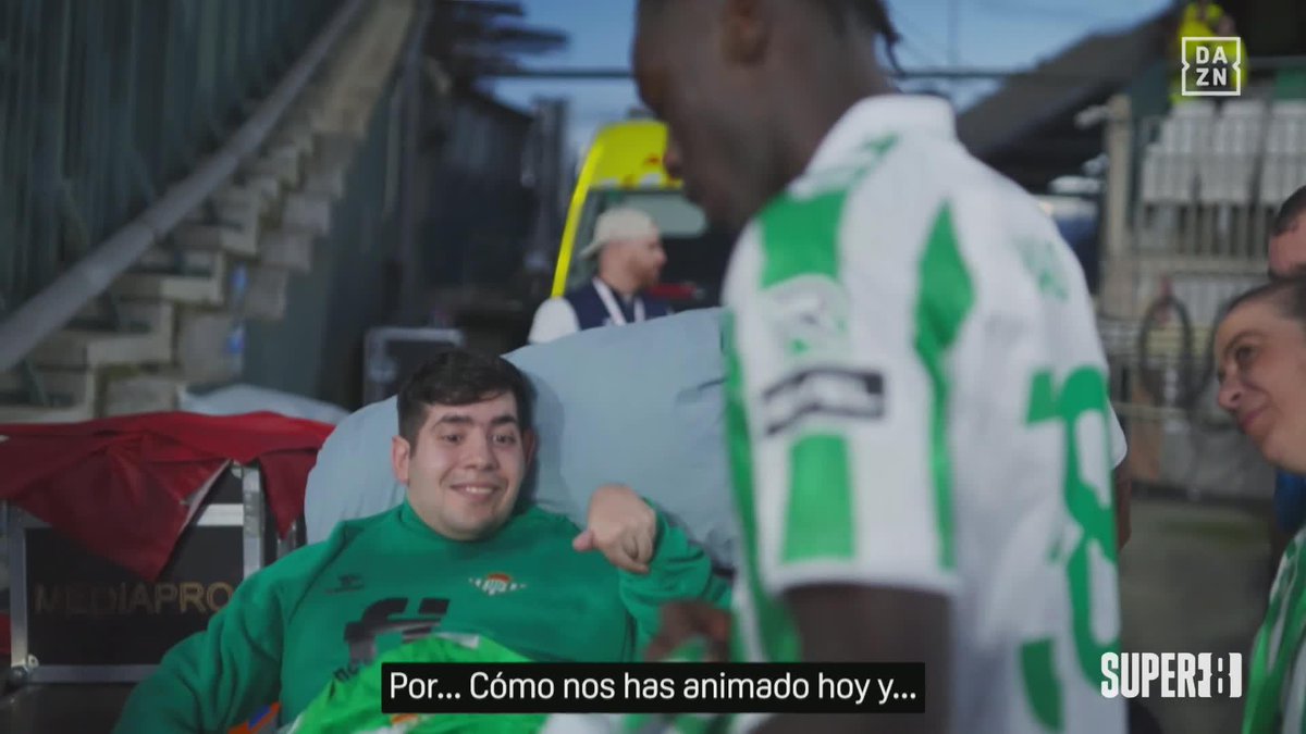 Por su Real Betis Balompié 🌴💚, lo que sea 💚🤍 El detallazo de Assane Diao #Super8 🎁