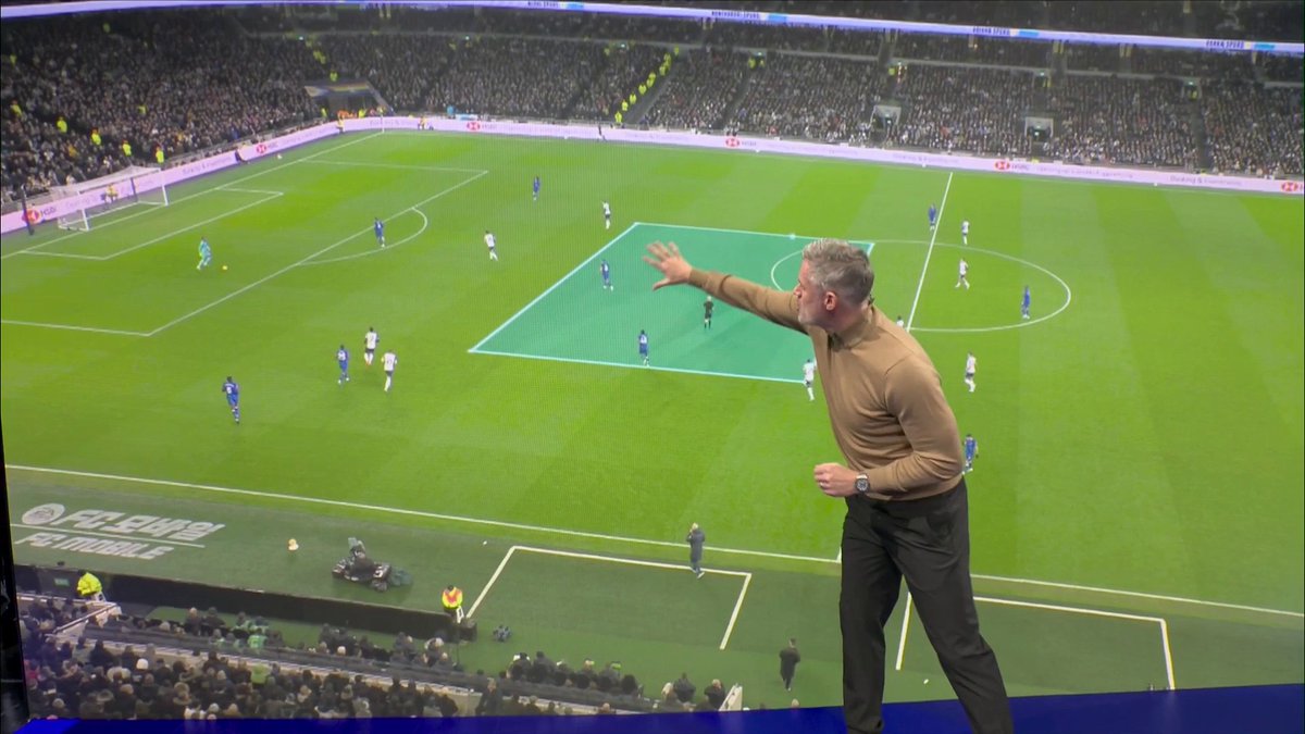 "There's no midfield, where are they?" 😳 Jamie Carragher on Tottenham's 'game state'.