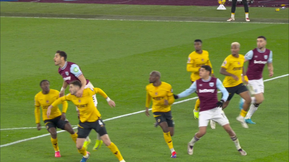 "How is that not a foul?" 😮 Jamie Carragher and Jermain Defoe are in agreement that there was a foul in the lead up to West Ham's winner.