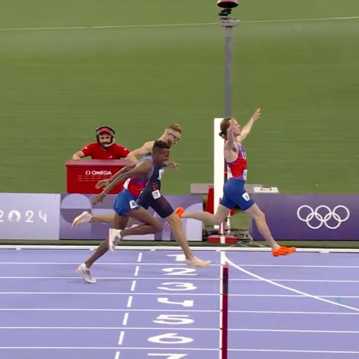 Upset of the year 🤯 Cole Hocker shocks the world and takes home Olympic gold in the 1500m!