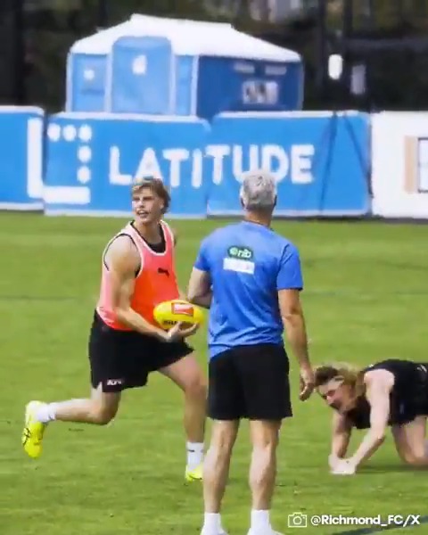 Josh Smillie looks to be settling in nicely at Tigerland 👀 [via Richmond FC 🐯]