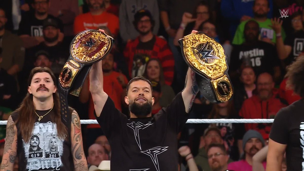 MESSAGE. SENT. Finn Bálor and The Judgment Day just wiped out both Damian Priest and GUNTHER! 😱 #WWERaw