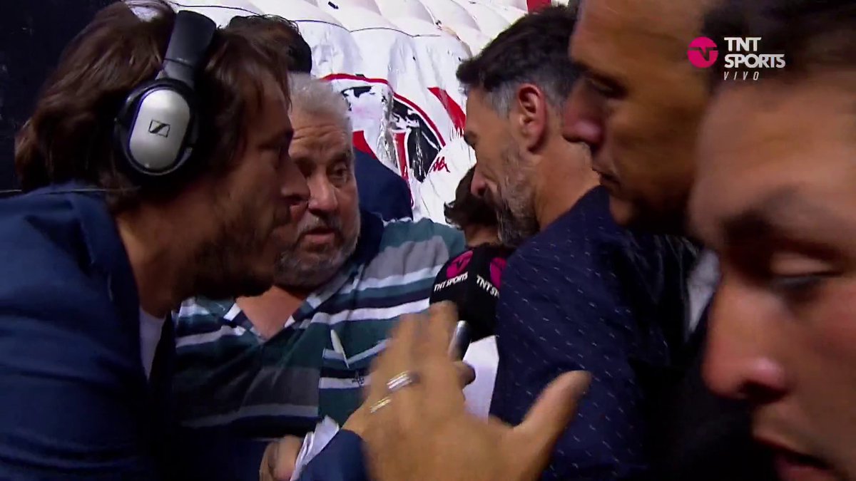 - Llegó y se fumó tener los huevos en la garganta por el descenso. - Estuvo 5 meses inhibido, sin refuerzos en el último mercado. - Hizo 59 puntos. Clasificó a la Copa Sudamericana. #Union 🇦🇹 le tiene que hacer un monumento al Kily González.