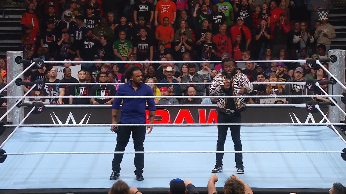 🗣️ BOOOOOOOOOOO Austin Creed and Kofi Kingston are getting exactly what they deserve!!! 😠 #WWERaw
