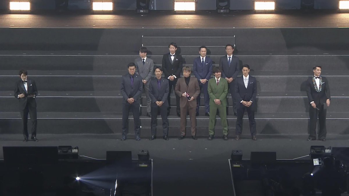 🏆️功労選手賞🏆️ 「もうちょっと喋ってもらってもいいですか…？」 内田篤人さんが、遠藤保仁さんにインタビュー🎙️ #Ｊリーグアウォーズ ライブ配信中！📡 YouTube 🔗 TikTok 🔗 DAZN 🔗