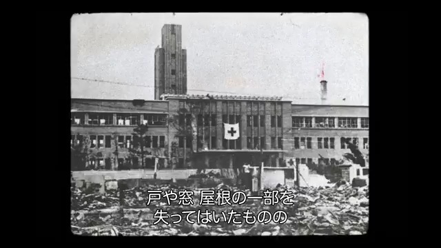 ◤二度と核兵器が使われないように◢ 初めて人間に対して核兵器が使用された 1945年8月6日以降、赤十字は被爆者 の治療や核廃絶を訴える活動を行って きました。 同じ悲劇を二度と繰り返さないよう #ノーベル平和賞 授賞式が行われる今日 その苦しみとリスクに目を向け 「今」について考えませんか？