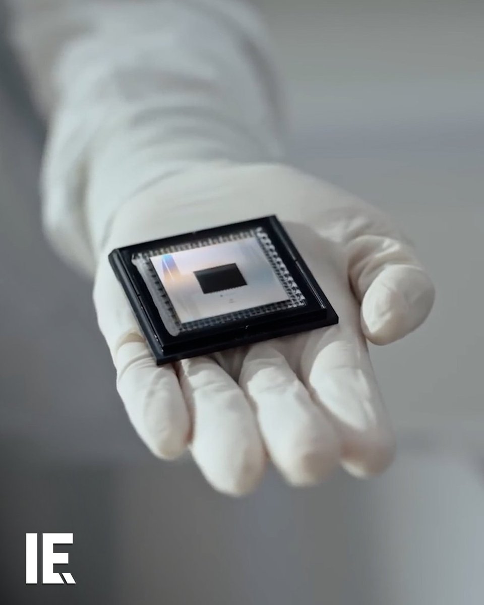 Google has just released Willow, their newest and most powerful superconducting quantum chip. This could mean a revolution in science, technology, and AI computing.