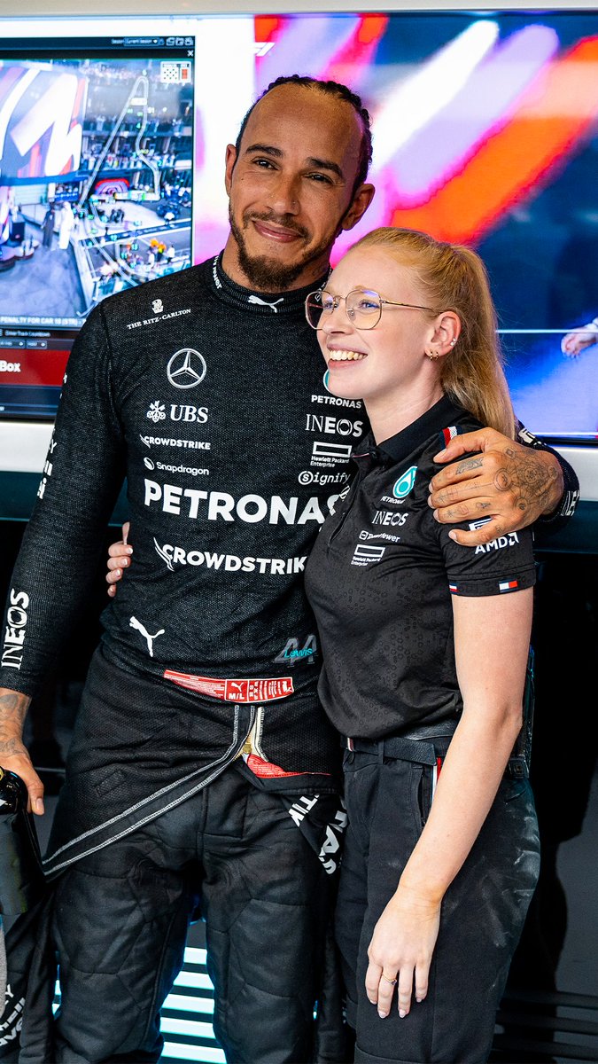 Hugs all around to cap off an incredible partnership 🤗
