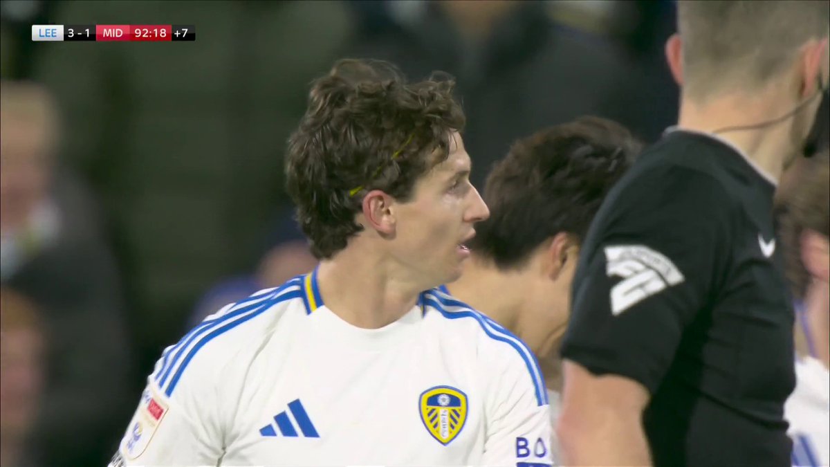 It's THREE! Aaronson finishes it off for Leeds 👊
