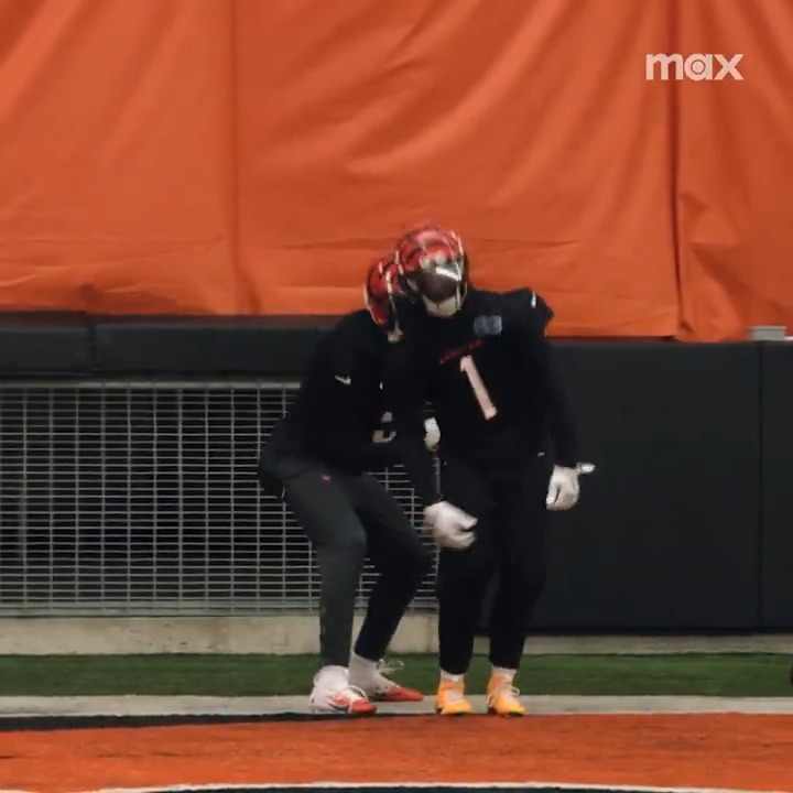 “When i Griddy tomorrow, it’s for you” Ja’Marr dedicated his TD celly to a Bengals fan battling cancer 🧡 (via NFL)