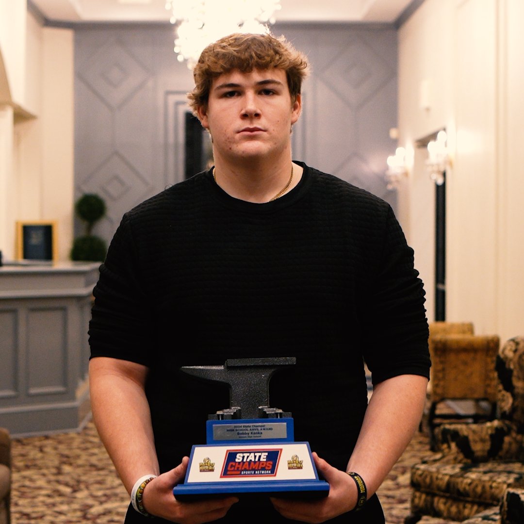 🏈 Bobby Kanka - 2024 STATE CHAMPS! Anvil Award Winner delivered by Hungry Howie's 🍕 🔥 Congratulations to Bobby Kanka of Howell High School on being named the 2024 STATE CHAMPS! Anvil Award as the best lineman in Michigan! Next up for Bobby – he’s heading to the University of Michigan to continue his football journey! Howell Football | Bobby Kanka | Michigan Football | Wink Martindale | Brian Lewis