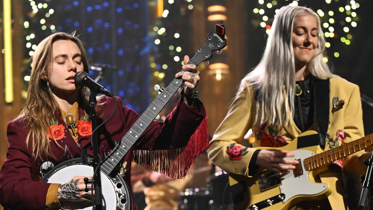 .Julien Baker & TORRES perform “Sugar in The Tank”! Watch the full performance ⬇️ #FallonTonight