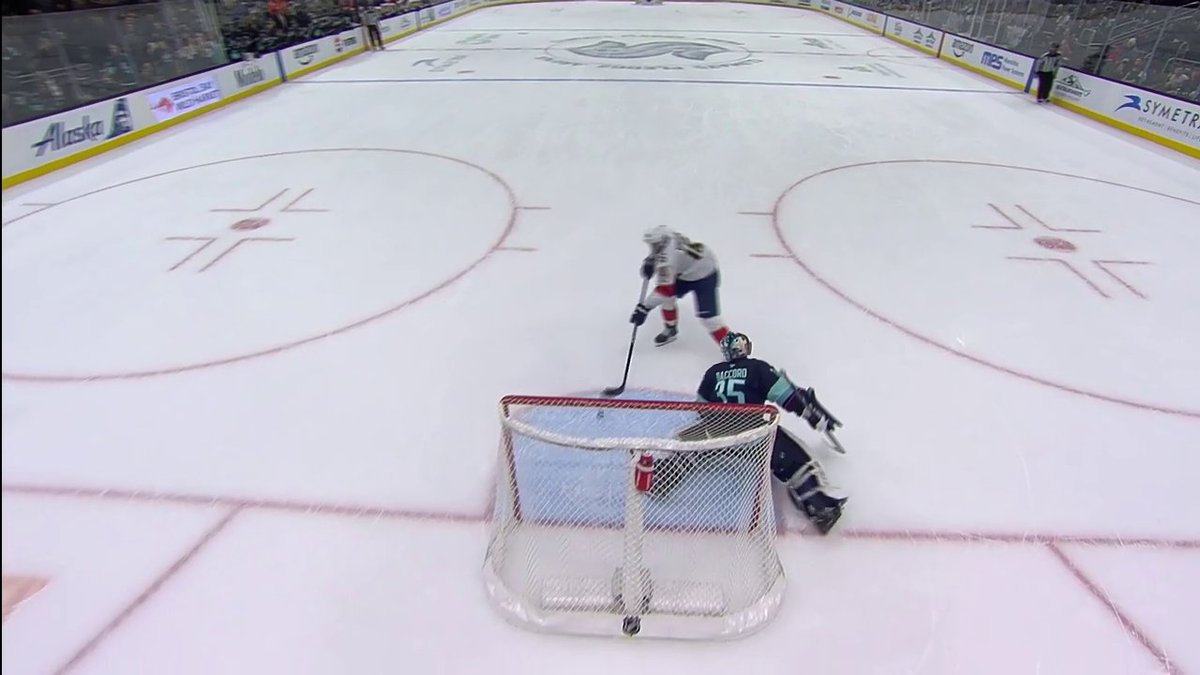 Barkov's fake between-the-legs shootout move is so filthy 🥵
