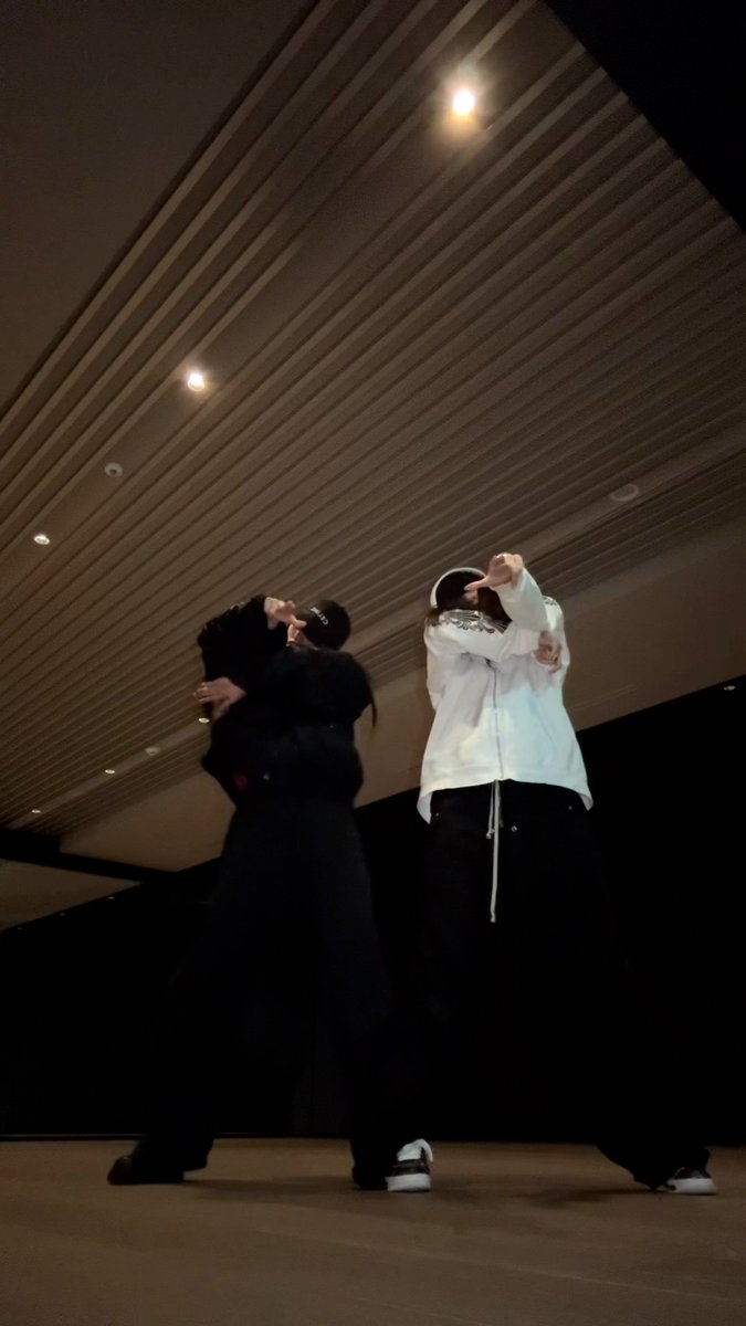 stickyyyyy TikTok : Shorts : Reels : NAVER TV : #MEOVV #미야오 #TOXIC #BODY #SOOIN #수인 #GAWON #가원 #THEBLACKLABEL #더블랙레이블