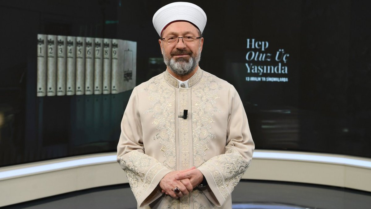 Kıymetli Sinemaseverler ve Sevgili Kardeşlerim, 33 yıllık emek ve büyük fedakârlıklarla fasikül fasikül heyecanla büyüttüğümüz Türkiye Diyanet Vakfı İslâm Ansiklopedisi’nin tarihe ışık tutan hikâyesi “Hep Otuz Üç Yaşında” filmi 13 Aralık’ta sinemalarda olacak İnşallah. Yalnızca tarihsel bir anlatı değil; gençlerin cesaretlerini perçinlemek ve bu büyük emaneti daha ileri taşımalarını sağlayacak bir ideale ilham olmak için yapılmış güçlü bir çağrı olan bu filmi izlemeye ve bu çağrıya hep birlikte gönül vererek, bu büyük hikâyenin bir parçası olmaya tüm kardeşlerimizi davet ediyorum.