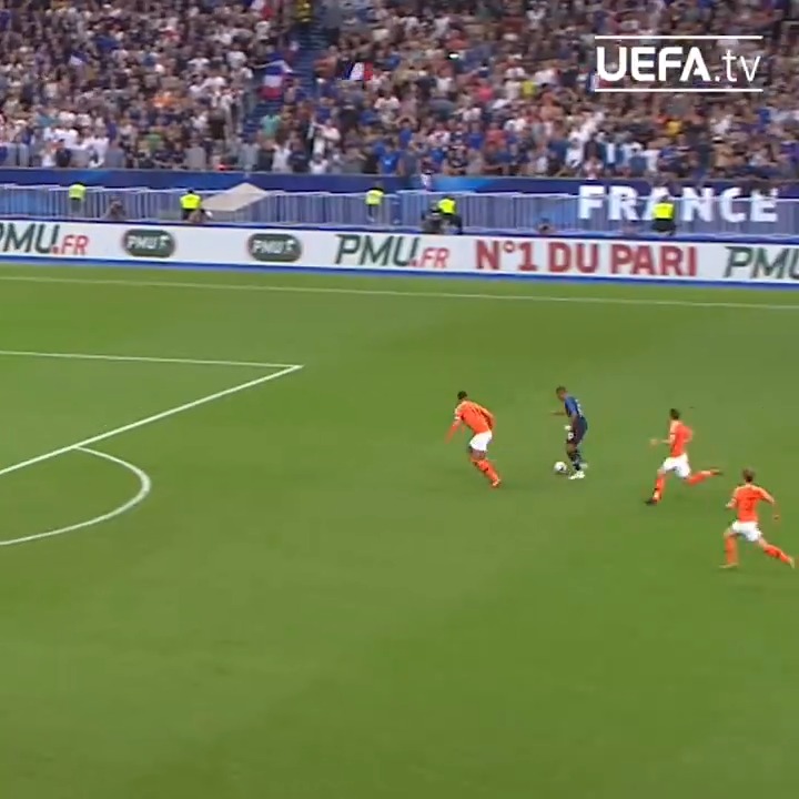 Van Dijk engolindo Mbappé apenas o induzindo a ir pro lado que ele quis. Esse vídeo é uma aula de defesa 💪