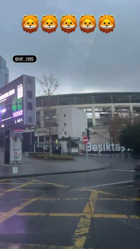 Felipe Melo, İnönü Stadyumu'nu göstererek; "Burada hep kazandık.. 😂"