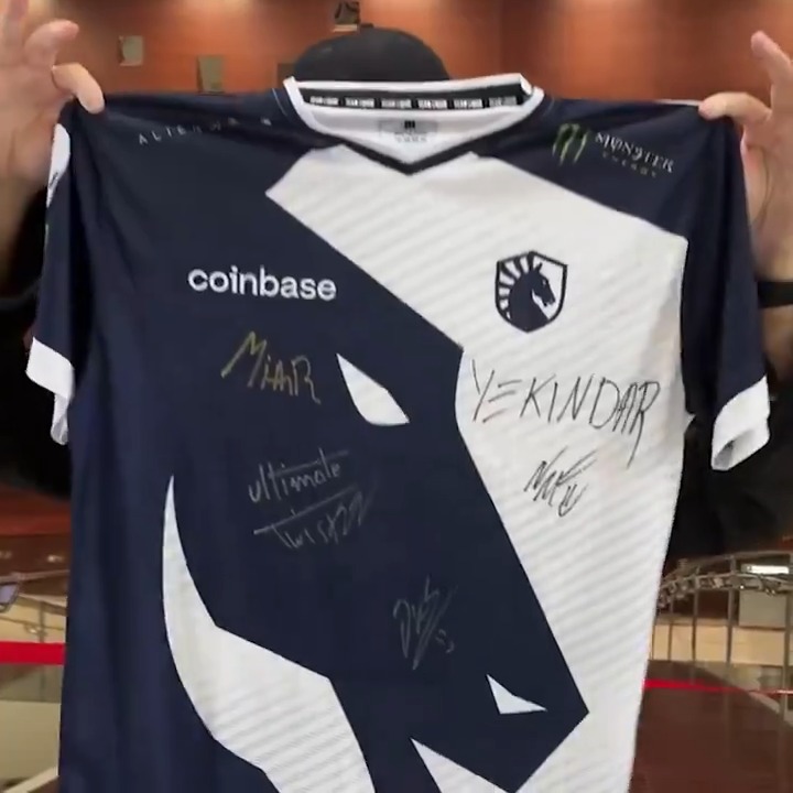To celebrate making Major Playoffs, we're giving away one Team Liquid jersey signed by the whole squad!! All you need to do is RT this tweet &amp; reply with a good luck message to the boys 🙏 #LETSGOLIQUID