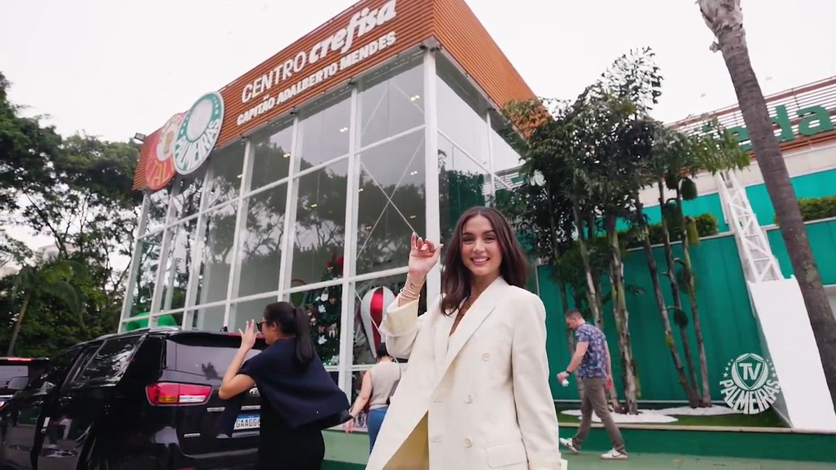 Elenco de cinema, estrutura de cinema! 🎬🐷 Com a presença de Abel Ferreira, os atores Norman Reedus, Len Wiseman e a atriz Ana de Armas conheceram as instalações do Verdão e a TV Palmeiras/FAM mostra! 🎥 ➤ #AvantiPalestra #ParisFilmes #BailarinaJW