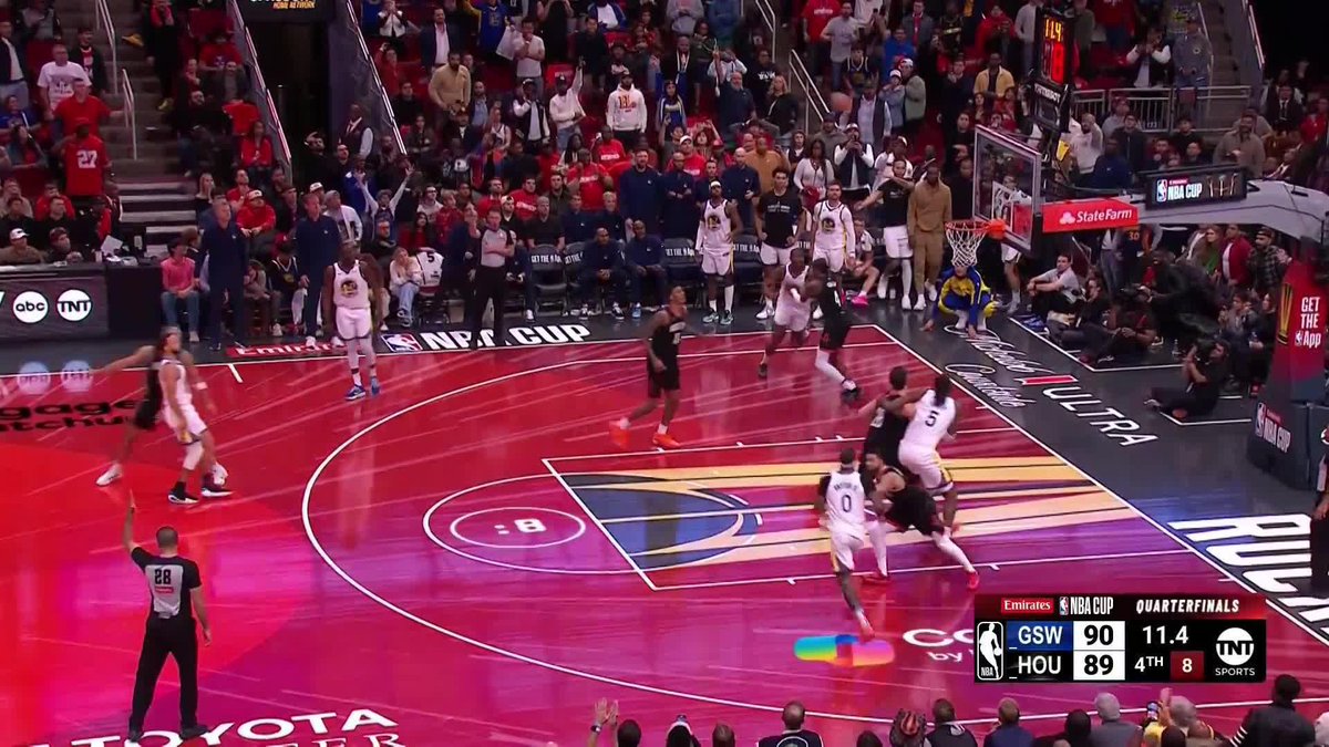 Pure observations here: Gary Payton II gets the loose ball, Fred VanVleet dives on his back and grabs his shoulder — no foul. The ball gets loose again and Jalen Green gets it. Jonathan Kuminga dives on him and grabs his shoulder — foul.