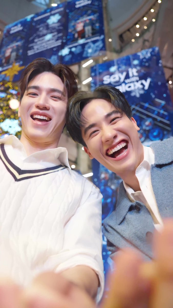 มีใคร คิดถึงโมเม้นการไปเที่ยวเหมือนเตกับนิวไหม? ถ้าใครคิดถึงแล้วยังไม่ได้ไปเที่ยวงั้นเราไปแชร์โมเม้นที่เราคิดถึงกันดีกว่า ในงาน #SayItWithGalaxy ที่เขาให้เรามาบอกเล่าความคิดถึงเท่าจักรวาลผ่อนจอยักษ์กลาง Central World เล่นได้ถึง 31 ธ.ค. นี้นะ #SayItWithGalaxyXTayNew #TeamGalaxy