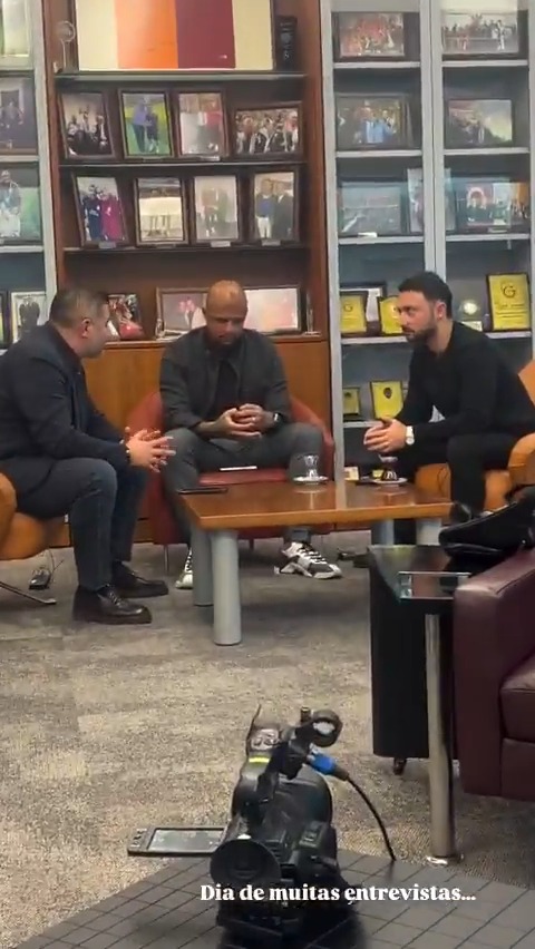 🎥🎙️ Felipe Melo, Abdurrahim Albayrak'ın ofisinde röportaj veriyor.