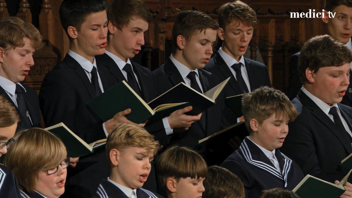 🎵✨ Along with his St Matthew Passion and B Minor Mass, Bach’s Christmas Oratorio is one of the true treasures of the sacred choral repertoire. Have a look at their blissful rendition of "For the First Day of Christmas" 🎵✨