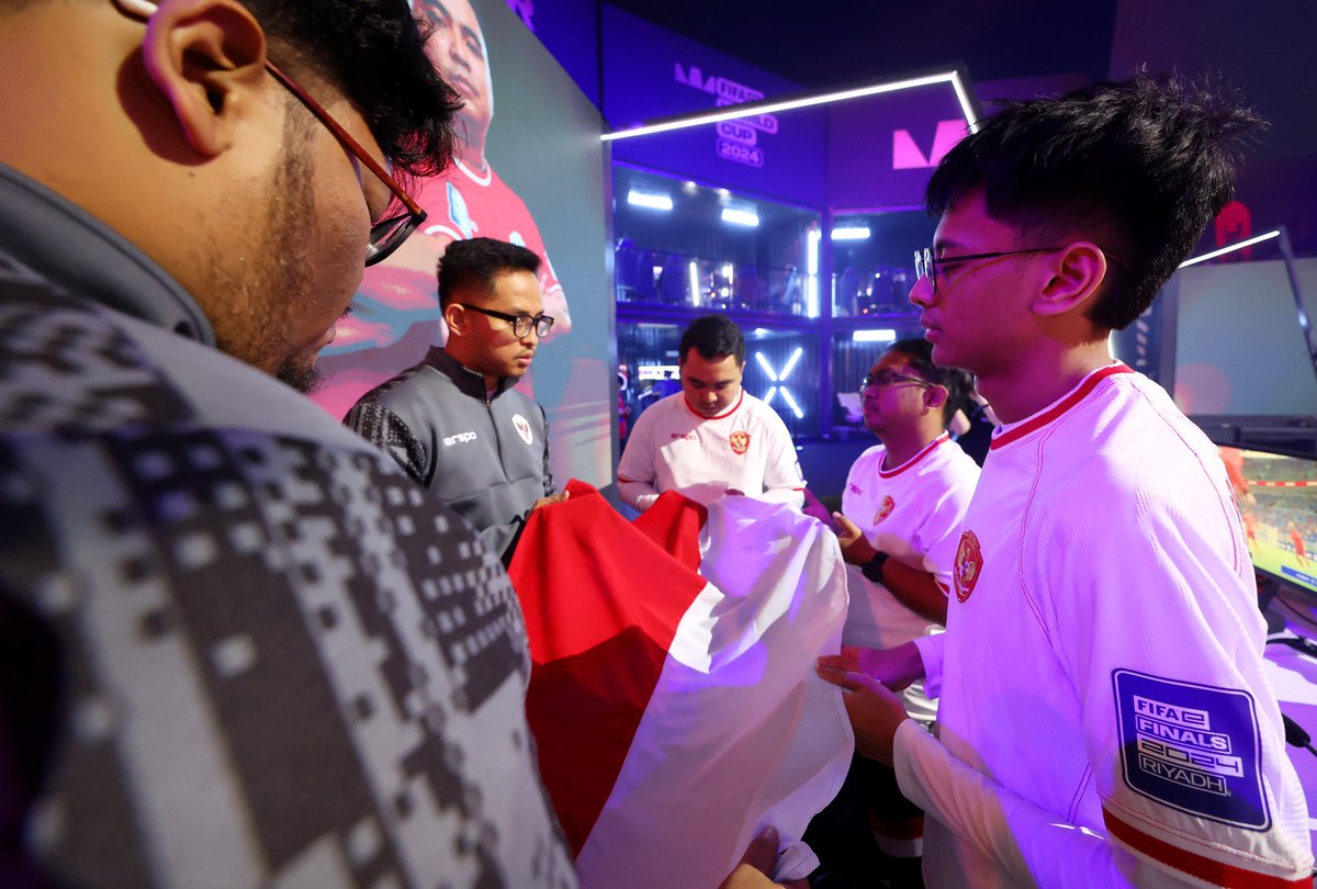 🇮🇩 Dari panggung akbar Piala Dunia, 𝐈𝐧𝐝𝐨𝐧𝐞𝐬𝐢𝐚 𝐑𝐚𝐲𝐚 berkumandang 🫡 ‣ #TimnasDay ‣ #FeWCeFootball