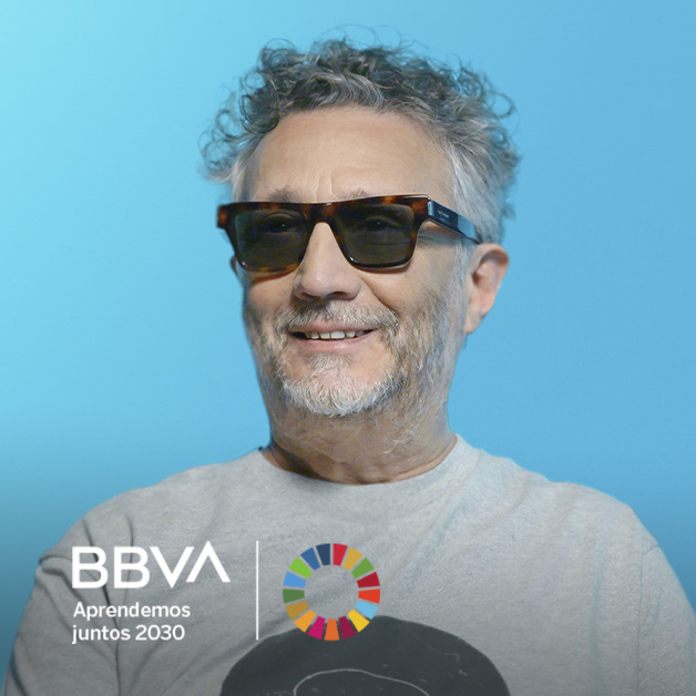 "Mi tarea va a ser que eso no se olvide". Fito Páez, músico y compositor, explica por qué es responsabilidad de todos los artistas transmitir "la información de tu cultura de generación en generación". En Aprendemos juntos 2030