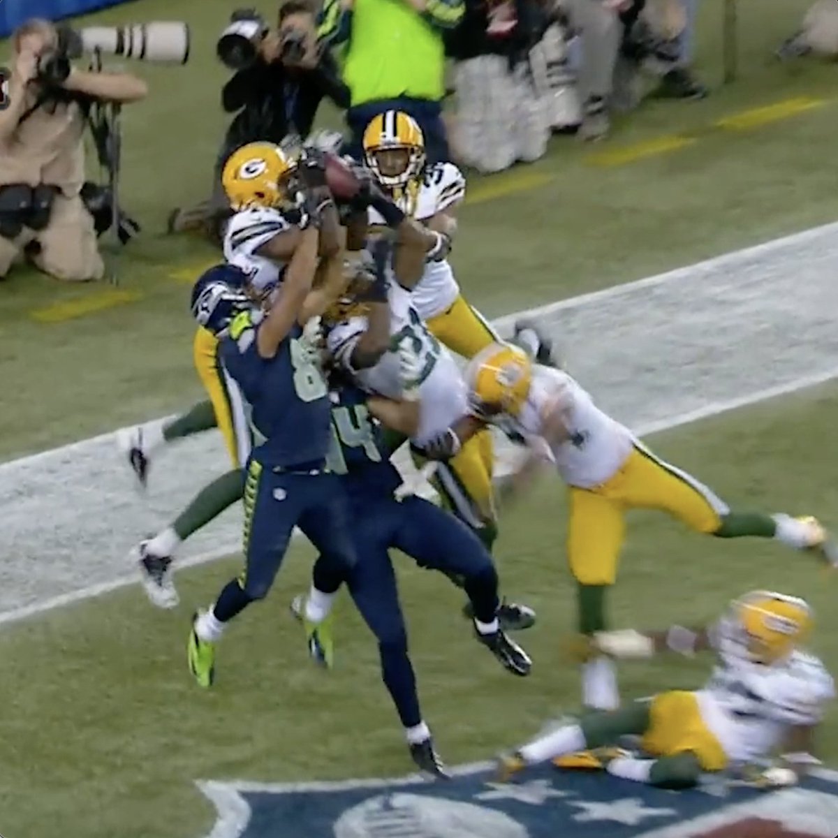 “The most bizarre finish you will EVER see!” 🤯 2012 Seahawks-Packers was one for the NFL history books. (via NFL, ESPN)