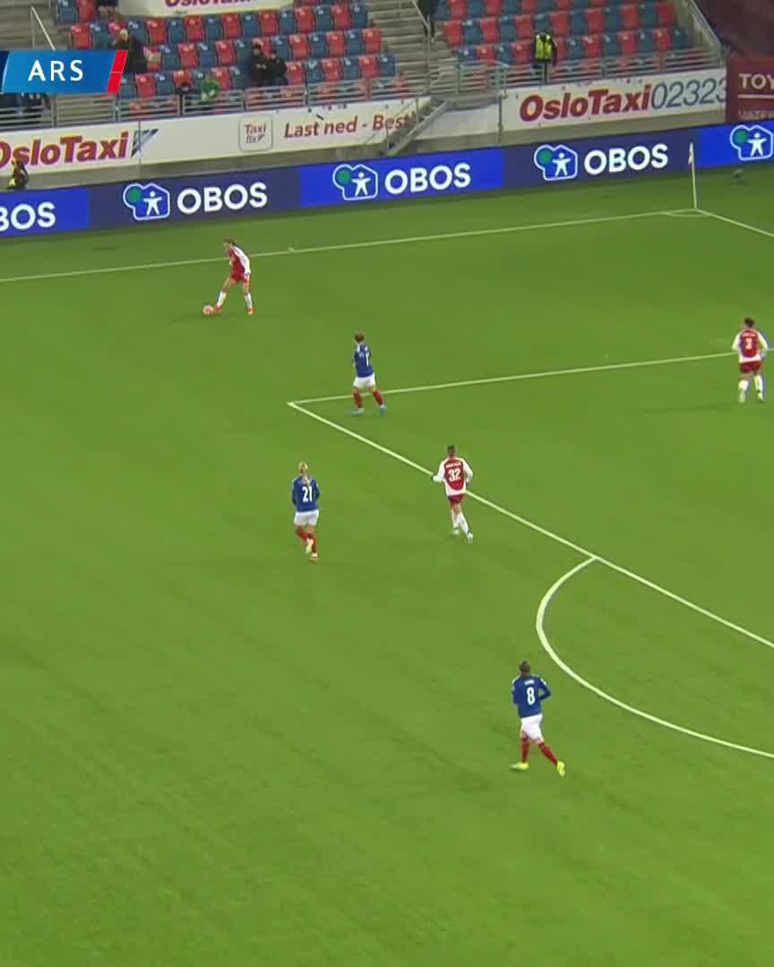 🎯 Alessia Russo's making the extremely difficult look stunningly beautiful. Watch live for free on DAZN ▶️ #UWCLonDAZN #UWCL