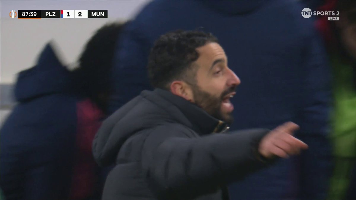 Set piece magic for United 😍 Hojlund gets his second as some 'Bruno Brilliance' sets him clear to give Man Utd a late lead 👀 📺 TNT Sports & discovery+ UK